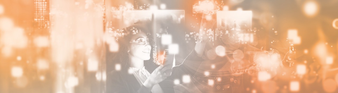 Professionnel travaillant sur du contenu numérique